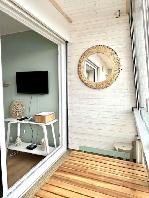 Bord De Mer, Acces Direct